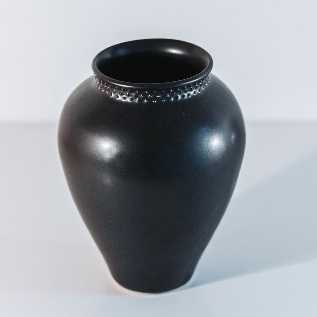 teardrop black spiked neck vase